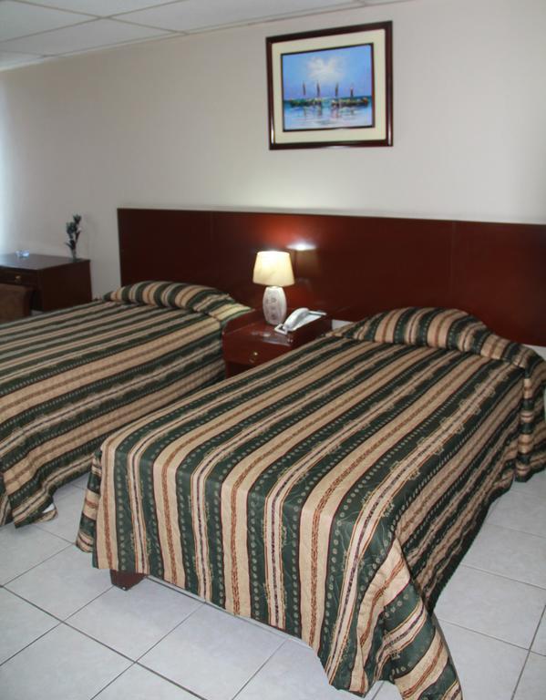Hotel La Torre Guayaquil Esterno foto